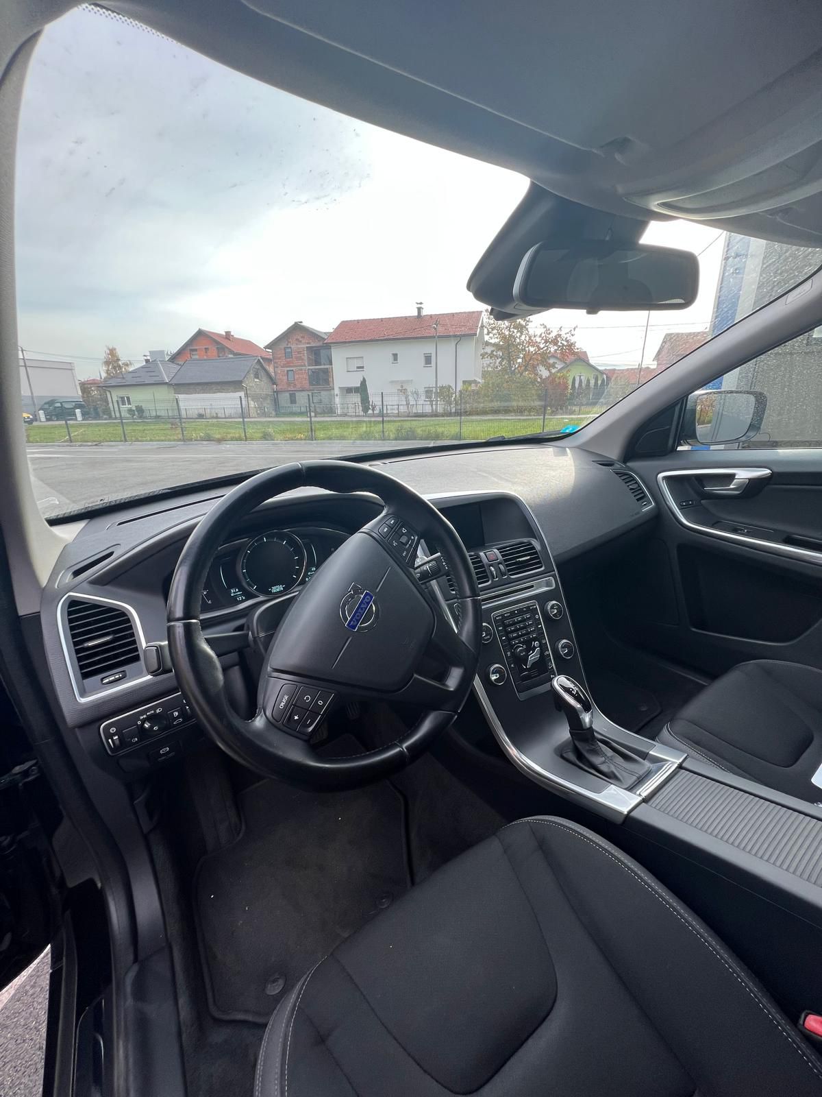 Volvo XC60 4